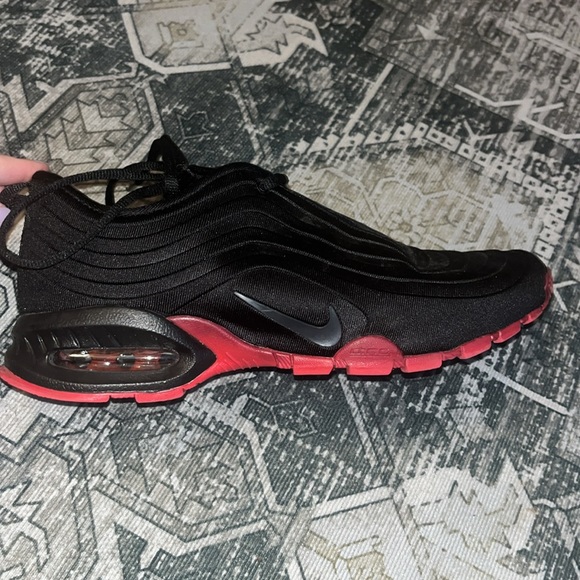 Nike women’s Air Max black and red size 8.5 - Picture 4 of 6